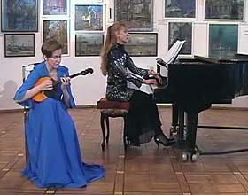 Вера Махан (домра) и Елена Каретникова (рояль) на творческом вечере Веры.